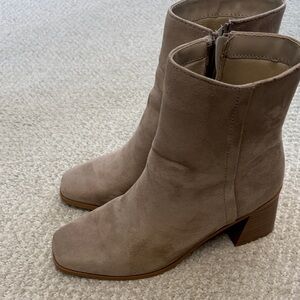 Suede boots 
Hardly worn 
Great condition 
Size 8